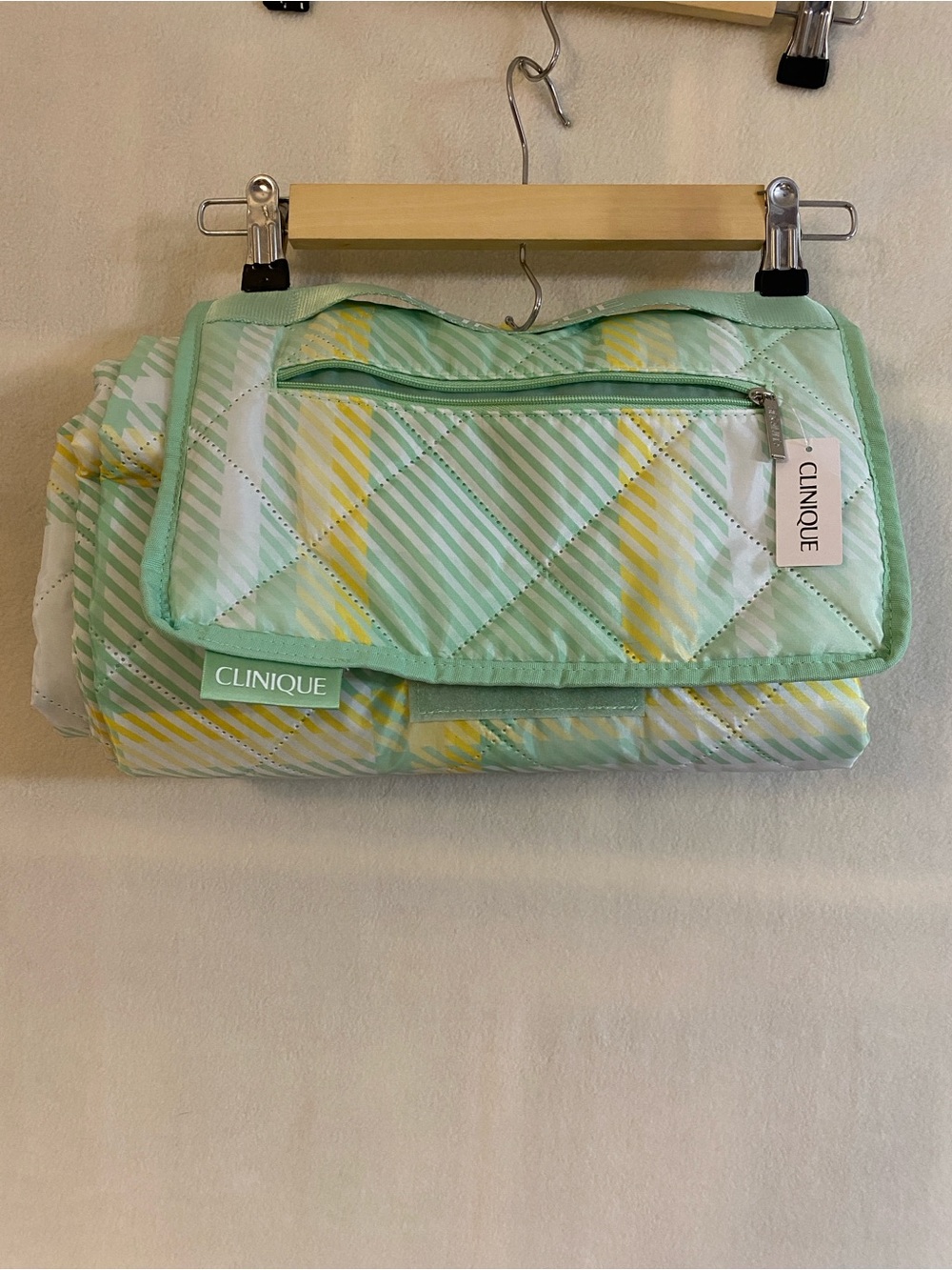 NWT Clinique foldable green yellow plaid picnic blanket